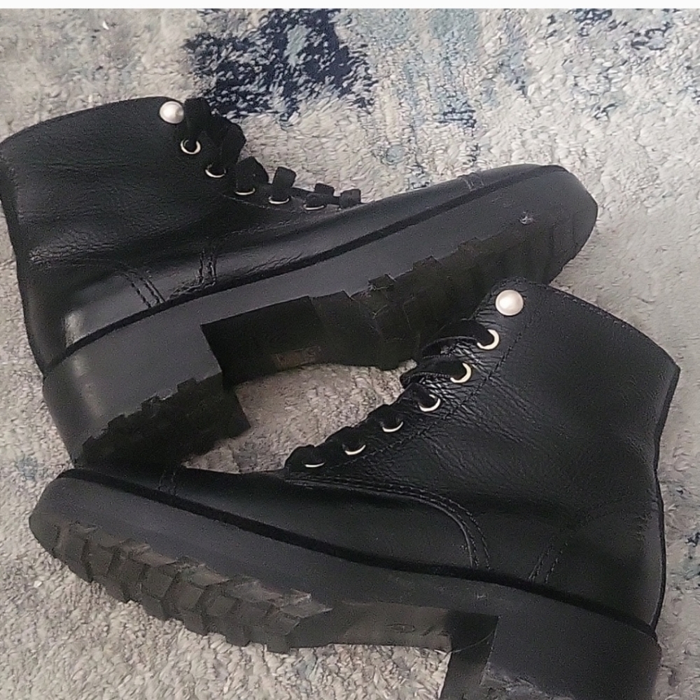 Chanel combat boots - Picture 4 of 8
